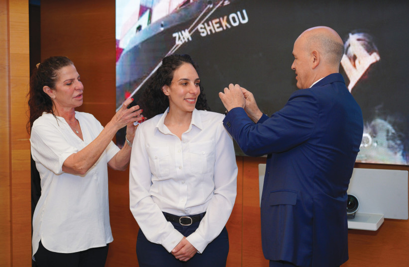  SHANI BEN DAVID receives her captain’s insignia from ZIM President and CEO Eli Glickman and her mother, Mali Elimelech. (photo credit: ITAI RAPAPORT)
