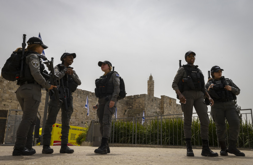  Israeli border Police officers stand guard outside the Jaffa Gate and the David tower in Jerusalem on April 18, 2022 (credit: OLIVIER FITOUSSI/FLASH90)