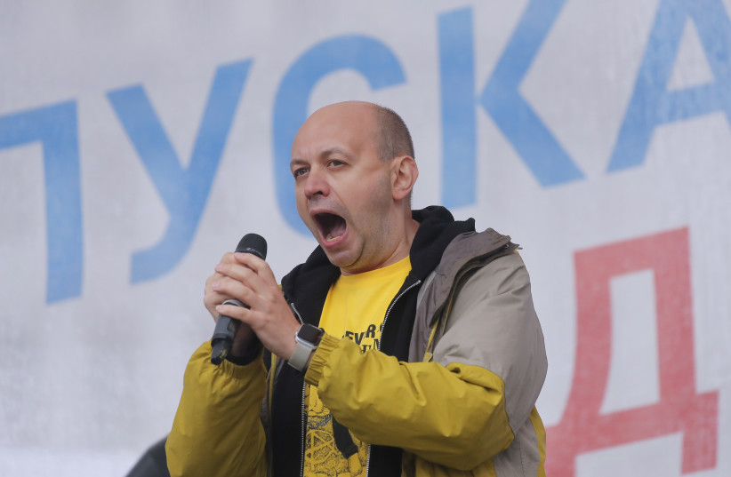 Russian journalist Sergei Smirnov delivers a speech during a rally to demand authorities allow opposition candidates to run in the upcoming local election in Moscow, Russia, August 10, 2019. (photo credit: REUTERS/MAXIM SHEMETOV)