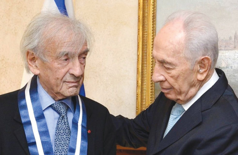  SHIMON PERES presenting the President’s Medal of Distinction to Elie Wiesel. (credit: Mark Neiman/GPO)