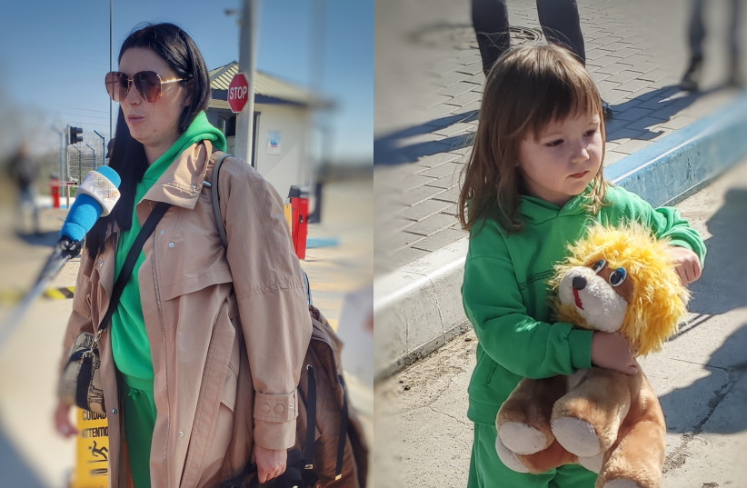 KATERINA AND HER DAUGHTER enter Moldova from Ukraine. (credit: BRIAN SCHRAUGER)