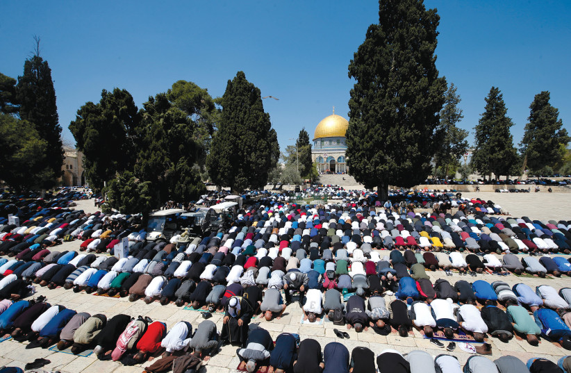  PRAYING AT Aqsa Mosque compound during Ramadan, Old City, April 15. (photo credit: JAMAL AWAD/FLASH90)