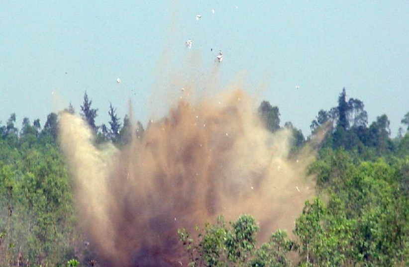  Exploding landmine demo, 2002 (Illustrative). (credit: Wikimedia Commons)