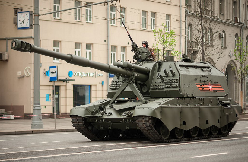 A Mstsa-S is seen at a rehearsal of a parade in Moscow 2018 (Illustrative). (credit: Wikimedia Commons)