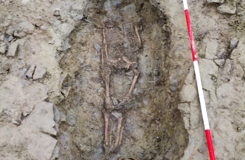  Romano-British burial with head placed at feet. (photo credit: RUBICON HERITAGE SERVICES)