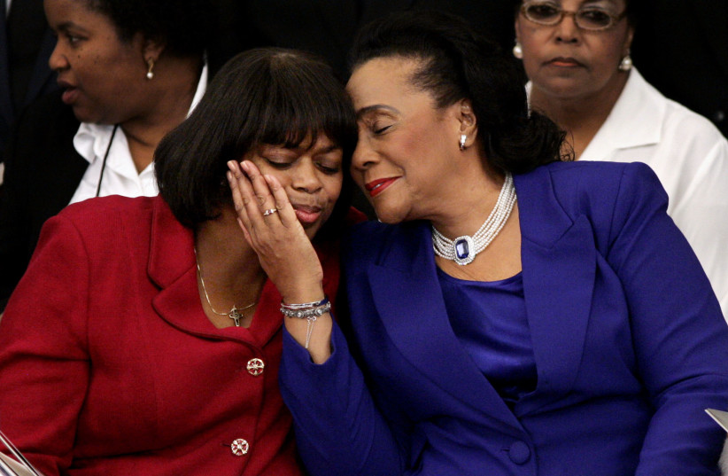  Coretta Scott King shares a moment with Rev. Suzan D. Johnson Cook during King Commemorative Service in Atlanta in 2005 (photo credit: TAMI CHAPPELL / REUTERS)