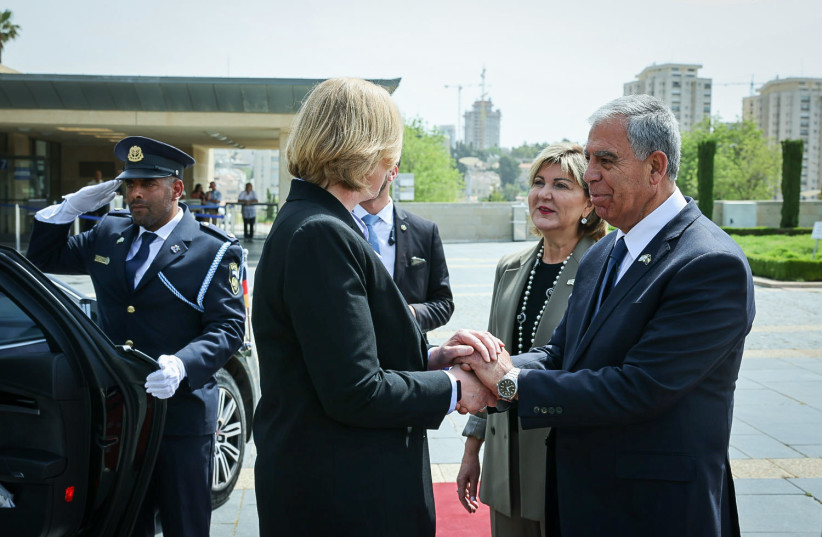  Bundestag president Bärbel Bas is greeted by Knesset Speaker Mickey Levy, April 27, 2022 (credit: KNESSET SPOKESPERSON'S OFFICE)