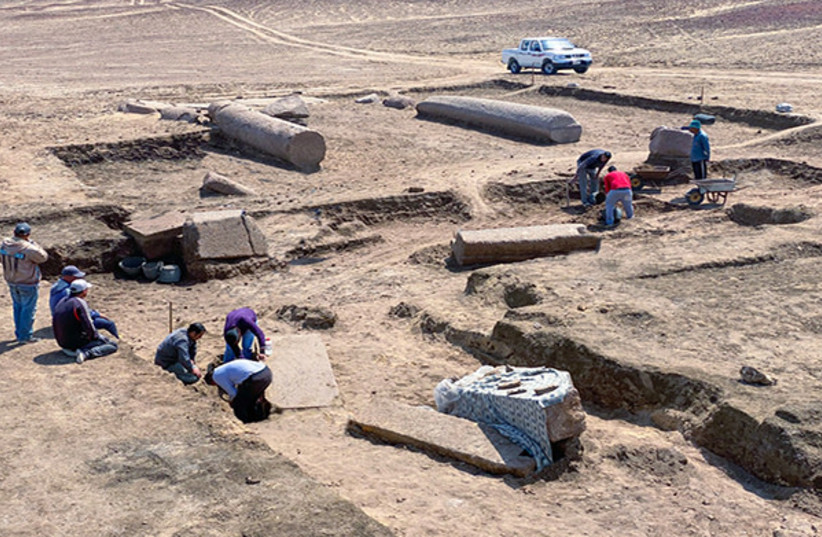 Egyptian archaeologists work on the Zeus Kasios temple Kasios in North Sinai at the Tel Al-Farma archaeological site, the ancient city of Pelusium. (credit: EGYPTIAN TOURISM AND ANTIQUITIES MINISTRY)