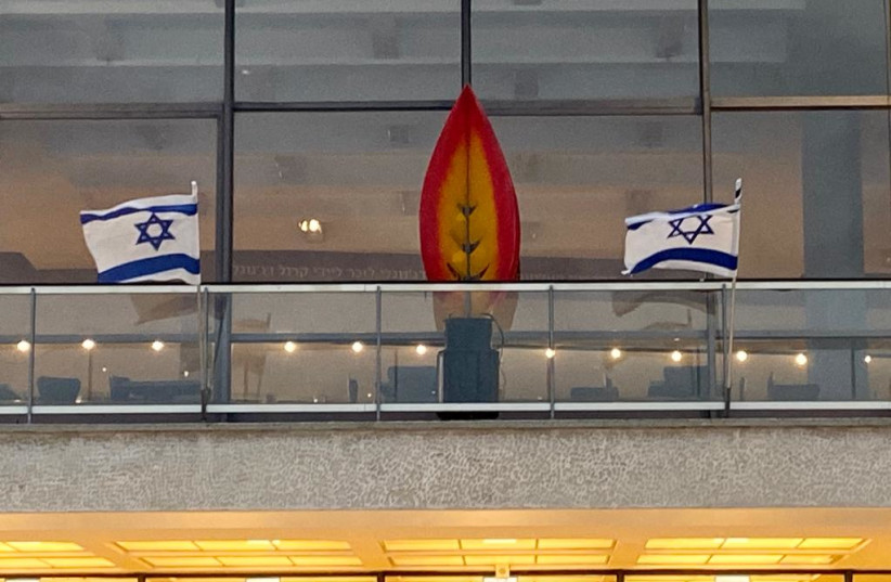  Holocaust Remembrance Day observed in Tel Aviv.  (photo credit: AVSHALOM SASSONI/MAARIV)