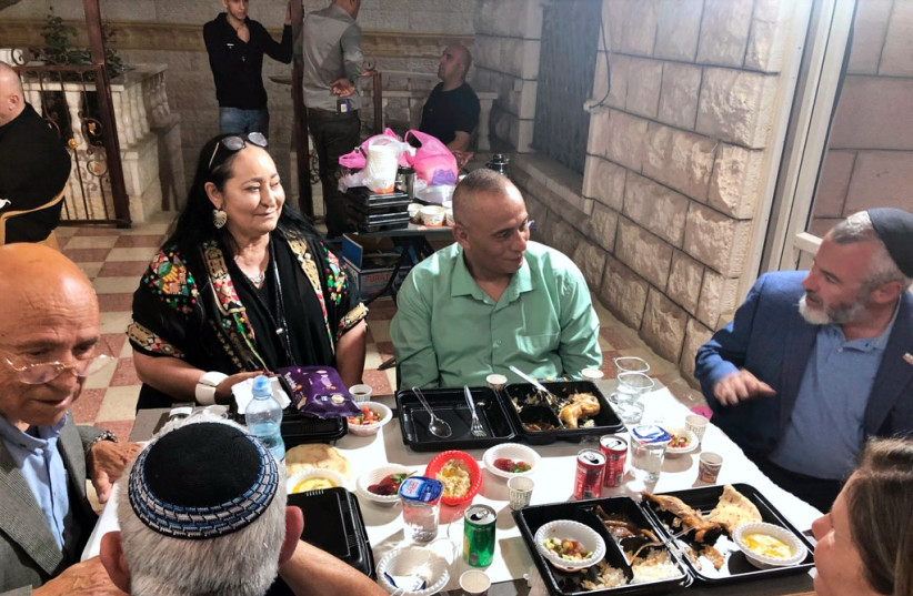  Muhammed Naser, Dina Dagan, Ashraf Jabri and Yishai Fleisher at the kosher Iftar celebration in Hebron.  (photo credit: TOVAH LAZAROFF)