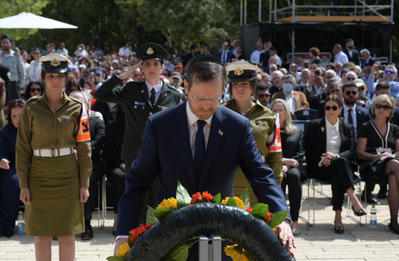 Israeli President Isaac Herzog lays a wreath at the annual Holocaust Remembrance Day ceremony at Yad Vashem, on April 28, 2022.  (credit: AMOS BEN GERSHOM/GPO)