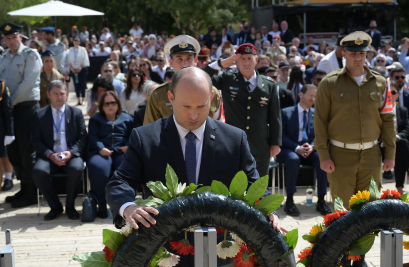  Israeli Prime Minister Naftali Bennett lays a wreath at the annual Holocaust Remembrance Day ceremony at Yad Vashem, on April 28, 2022. (credit: AMOS BEN GERSHOM/GPO)