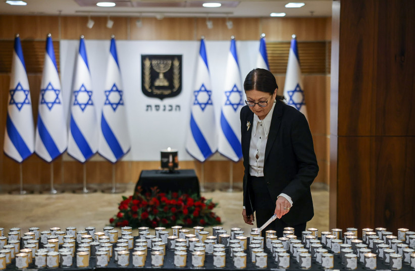 High Court of Justice chief Esther Hayut lights a candle at the Knesset on Holocaust Remembrance Day, April 28, 2022. (credit: NOAM MOSCOWITZ/KNESSET SPOKESMAN'S OFFICE)