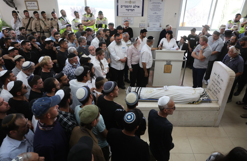  Family and friends attend the funeral for Vyacheslav Golev, who was shot dead by terrorists a few nights ago during his shift as a security guard outside the Ariel settlement, in Bet Shemesh on May 01, 2022 (photo credit: YONATAN SINDEL/FLASH90)
