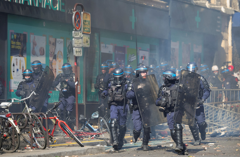  French CRS riot police gather amid clashes during the traditional May Day labour union march in Paris, France, May 1, 2022. (credit: REUTERS/SARAH MEYSSONNIER)