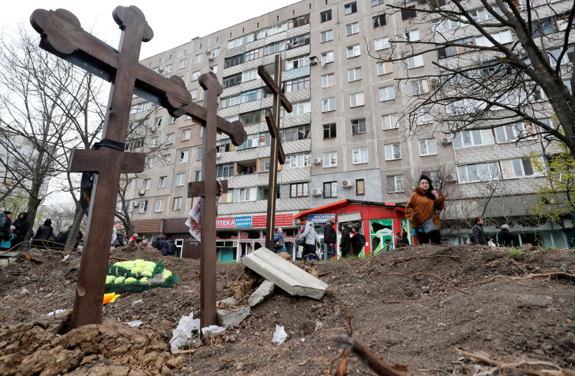 A view shows graves of civilians killed during Ukraine-Russia conflict in the southern port city of Mariupol, Ukraine April 19, 2022 (photo credit: REUTERS/ALEXANDER ERMOCHENKO)