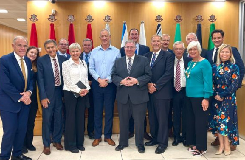 Israeli defense minister meets Evangelical leaders for first time - Vimarsana News