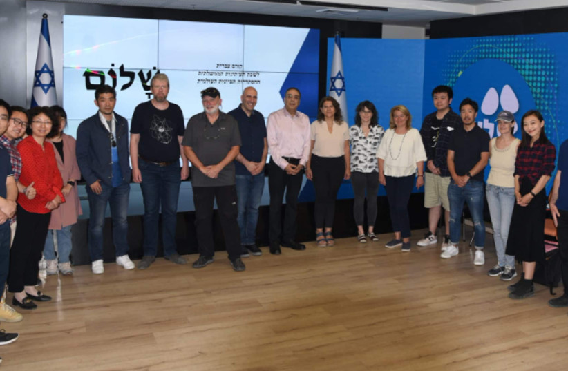  The first class, in which 20 reporters and press photographers are learning basic Hebrew (photo credit: GPO)