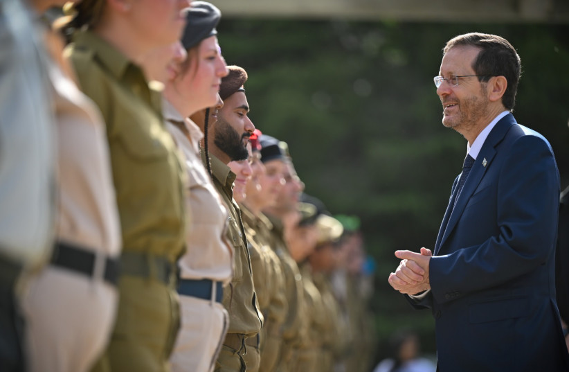 President Isaac Herzog meeting the 120 outstanding IDF soldiers, May 3, 2022.  (credit: URI BUZAGLO/GPO)