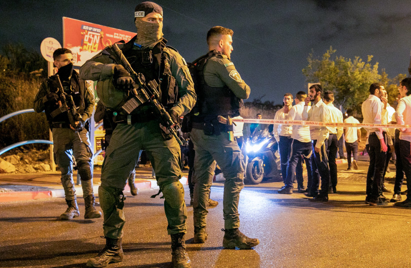  Israeli security forces guard at the scene of a terror attack, in Elad, May 5, 2022.  (photo credit: YOSSI ALONI/FLASH90)