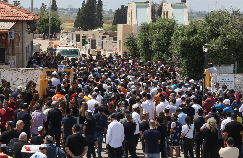  Family and friends grieve at the funeral of Oren Ben Yiftah, who was killed Thursday night in a terror attack in Elad (photo credit: FLASH90)