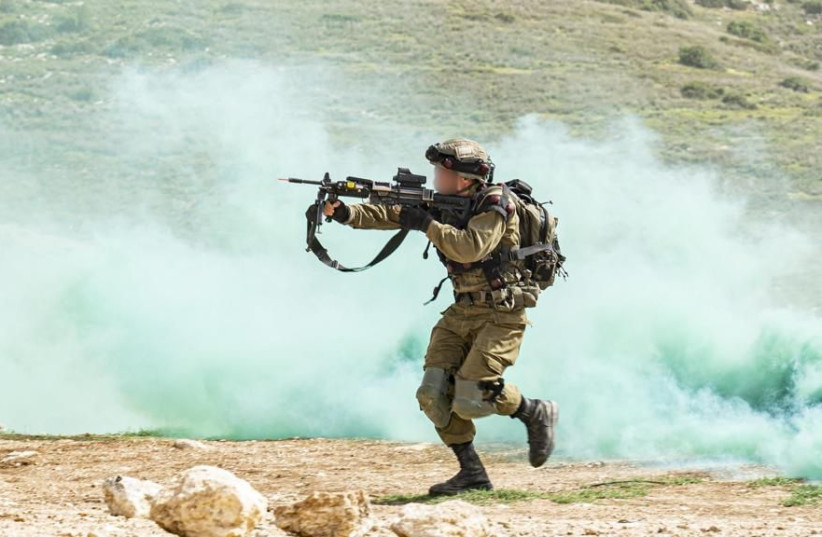 An IDF soldier demonstrates cutting-edge "Edge of Tomorrow" technologies at a training center. (photo credit: MINISTRY OF DEFENSE SPOKESPERSON’S OFFICE)