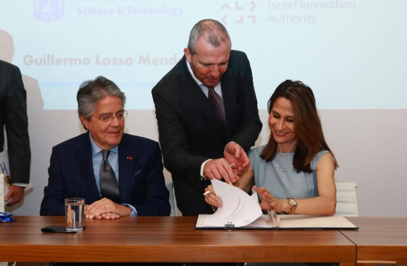 Educator announces opening of official innovation office in Jerusalem, May 12, 2022. L to R: Ecuadorian President Guillermo Lasso and Israel's Science and Technology Minister Orit Farkash-Hacohen, May 12, 2022.  (photo credit: ELAD ZEGMAN/ANAVA GPO )