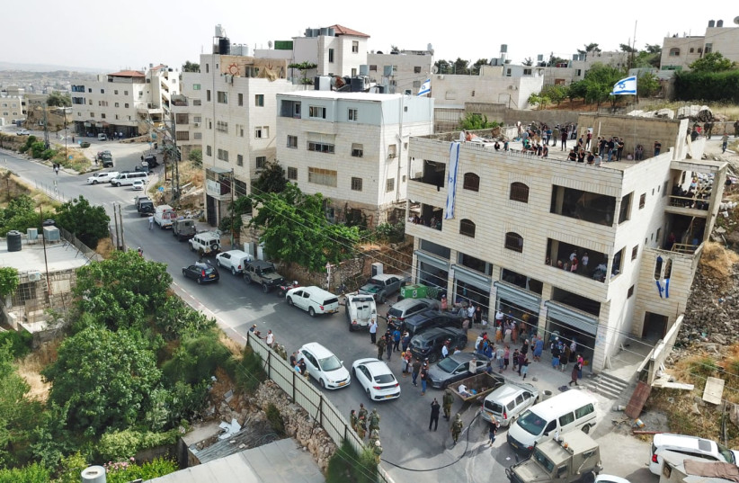 Israeli settlers move into new apartment building in Hebron. (photo credit: HARCHEVI)