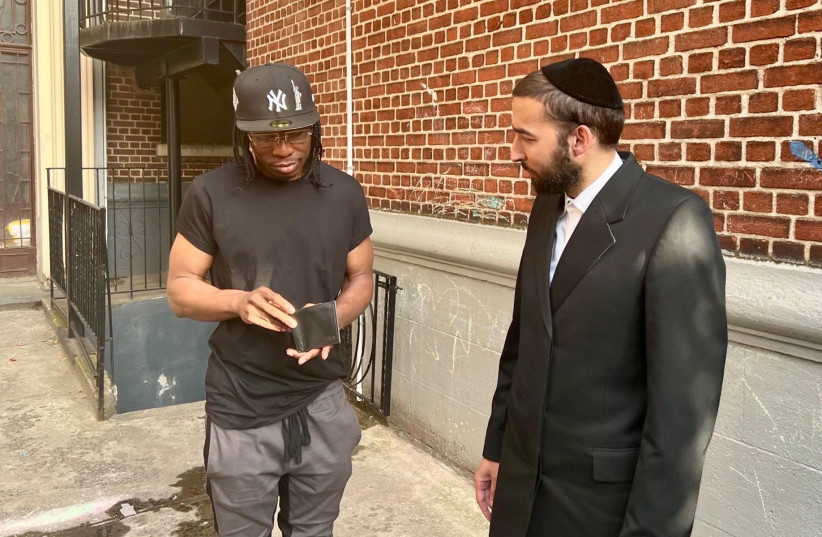 Hasidic family returns lost wallet containing $1,400 to Bronx man - Vimarsana News