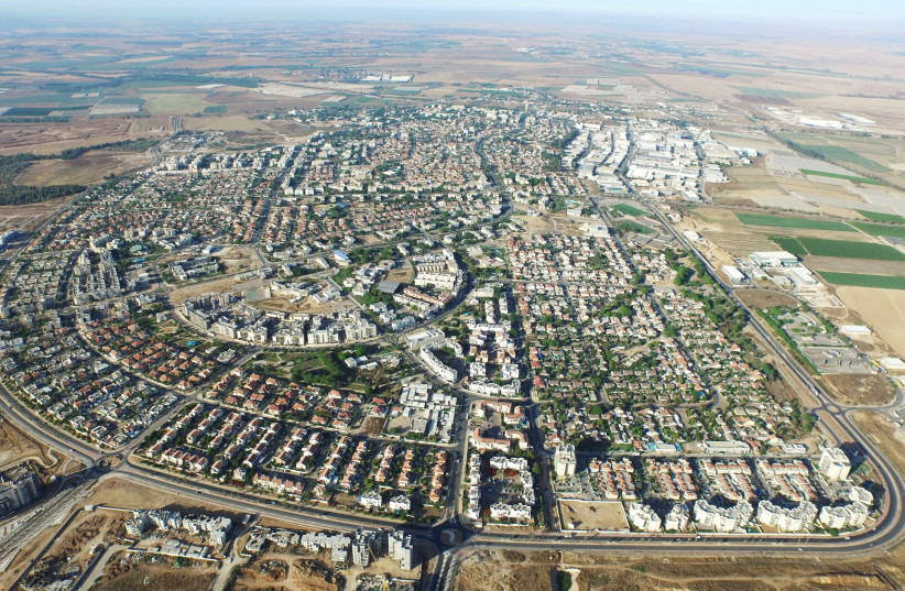 Aerial photo of Netivot (credit: Lehava Center - Netivot, SkyPic aerial photography Pikiwiki Israel via Wikimedia Commons)