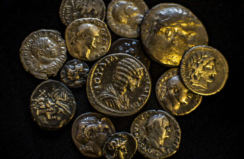 1,800 rare coins, artifacts seized from illegal antiquities dealer - Vimarsana News