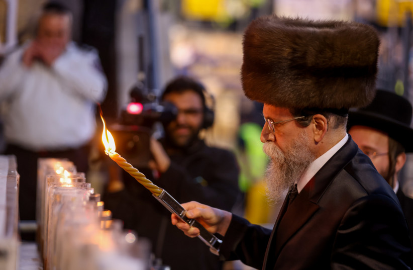  Grand Rabbi of Boyan (Hasidic dynasty) lights candles in memory of the 45 lost lives at last year's Mount Meron disaster, during Lag Baomer celebrations, in Meron on May 18, 2022.  (credit: David Cohen/Flash90)