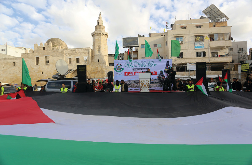 PROTESTERS HOLD a giant Palestinian flag in Khan Yunis, Gaza Strip. (photo credit: ABED RAHIM KHATIB/FLASH90)