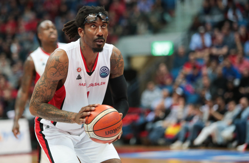 Hapoel Jerusalem player Amar'e Stoudemire in action during the quarterfinal match of the Basketball champions league between Hapoel Jerusalem and Tenerife, in Jerusalem Arena on March 27, 2019. (credit: FLASH90)