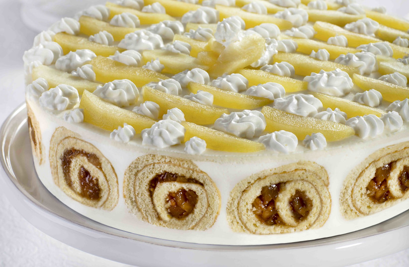  Apple cheesecake (photo credit: ANTOLY MICHAELO from book ‘Pascale’s Cakes’)