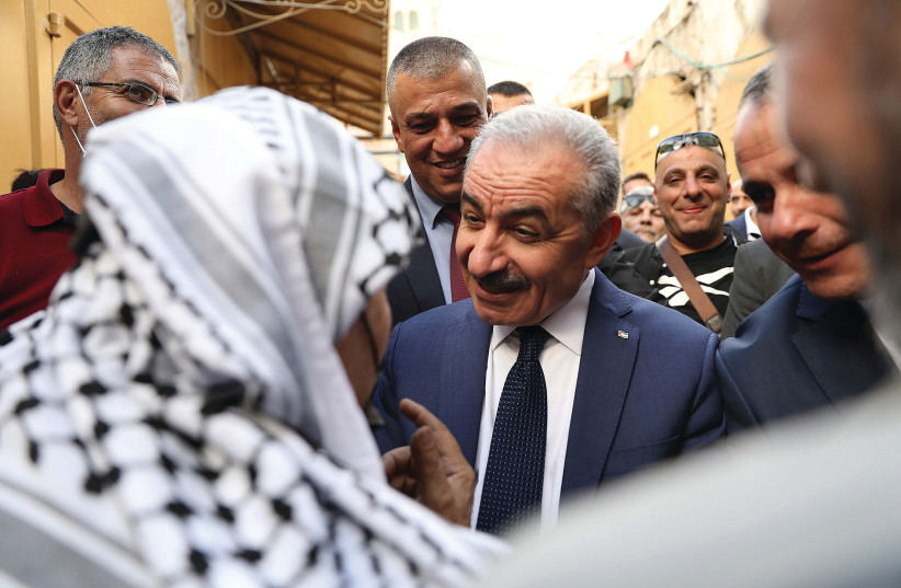  PA PRIME MINISTER Mohammad Shtayyeh visits the Cave of the Patriarchs in Hebron. (photo credit: WISAM HASHLAMOUN/FLASH90)
