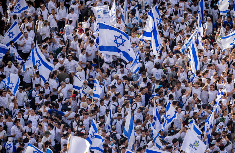 Thousands of Jewish wave the Israeli flags as they celebrate Jerusalem Day in downtown Jerusalem, May 29, 2022. (photo credit: YONATAN SINDEL/FLASH90)