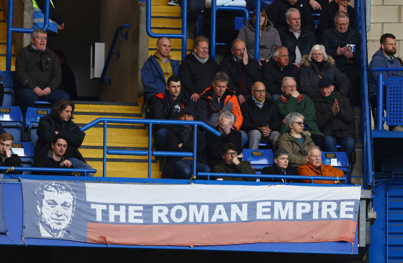  General view of a banner in reference to Chelsea owner Roman Abramovich (photo credit: REUTERS/DAVID KLEIN)