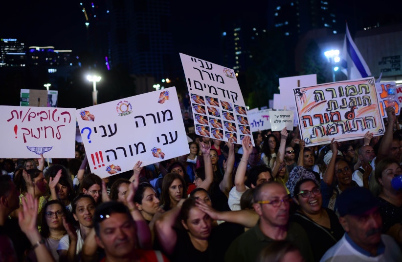  Israeli teachers protest as they demand better pay and working conditions in Tel Aviv on May 30, 2022. (credit: TOMER NEUBERG/FLASH90)