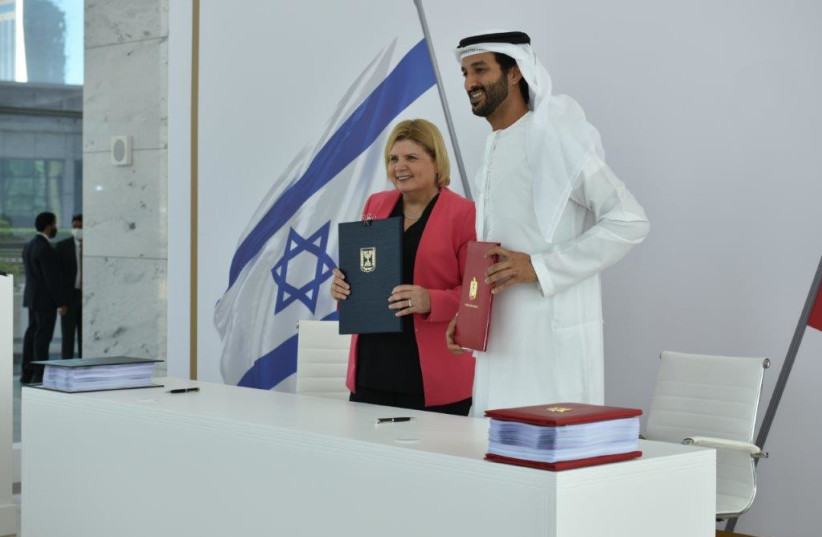   Economy Minister Orna Barbivai and UAE counterpart Abdulla bin Touq Al Marri sign a free trade deal, May 31, 2022 (credit: ANUJ TAYLOR/STRAP STUDIOS)
