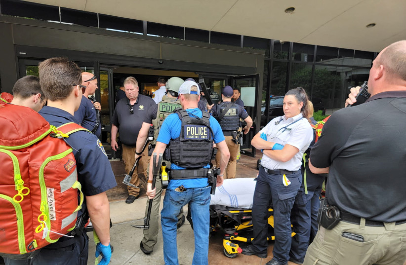  Emergency personnel work at the scene of a shooting at the Warren Clinic in Tulsa, Oklahoma, U.S., June 1, 2022. (credit: Tulsa Police/Handout via REUTERS)