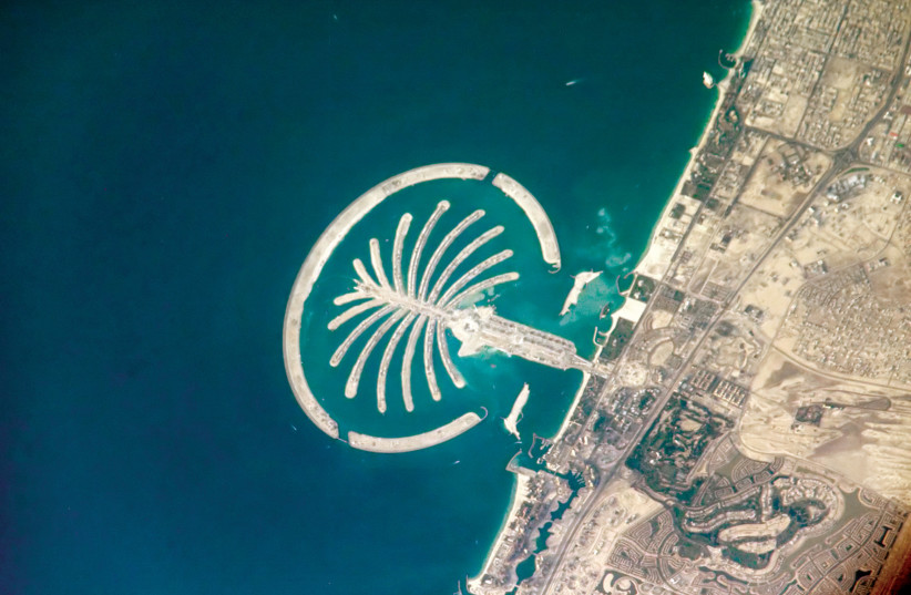  Palm Beach Island (Jumeirah) seen from the International Space Station (credit: NASA/WIKIPEDIA)