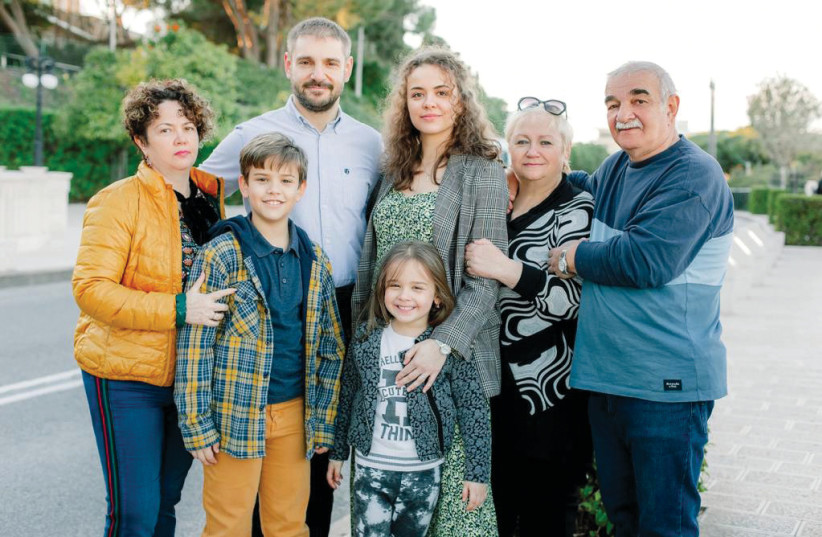  Dr. Leonid Braverman and his family. (credit: NOGA MALSA)
