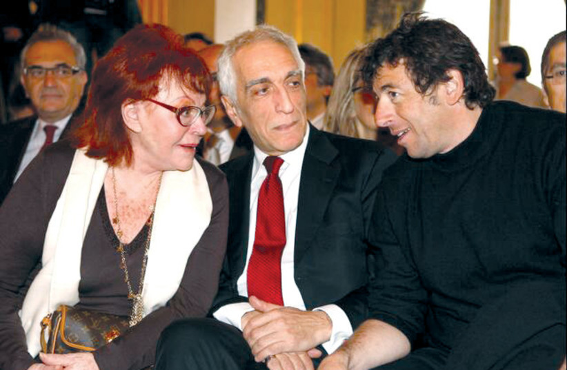  Zylberberg with actor Gérard Darmon (center) and singer Patrick Bruel during a visit by President Shimon Peres to Paris in March 2008.  (credit: CHARLES PLATIAU/REUTERS)