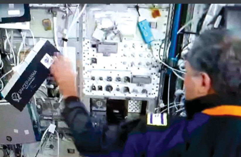  Astronaut Eytan Stibbe with the SpacePharma mini-lab. (photo credit: COURTESY OF SPACEPHARMA)
