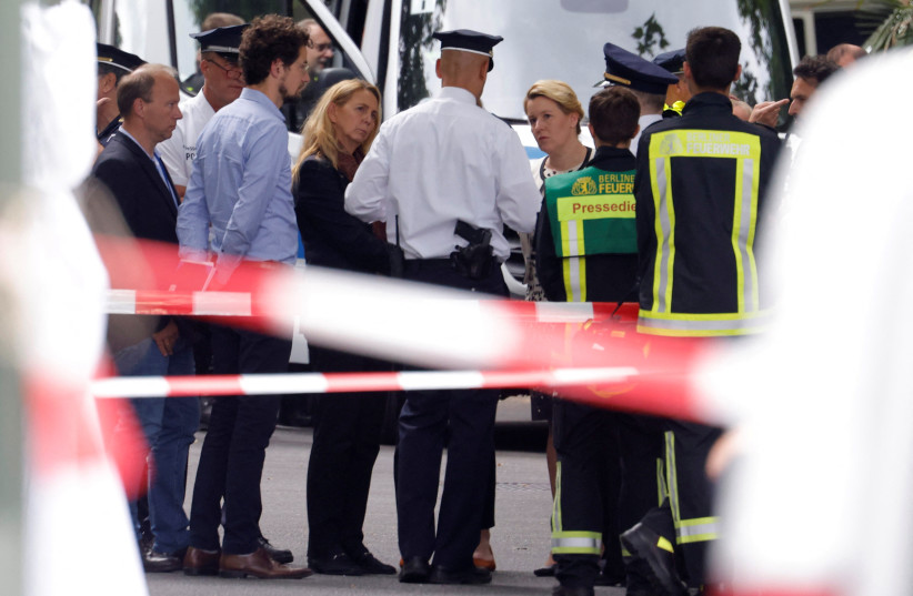 Berlin's Mayor Franziska Giffey and Police Chief Barbara Slowik speak with police at the scene where a car crashed into a group of people and ended up plowing into a storefront near Breitscheidplatz in Berlin, Germany, June 8, 2022. (credit: REUTERS/MICHELE TANTUSSI)