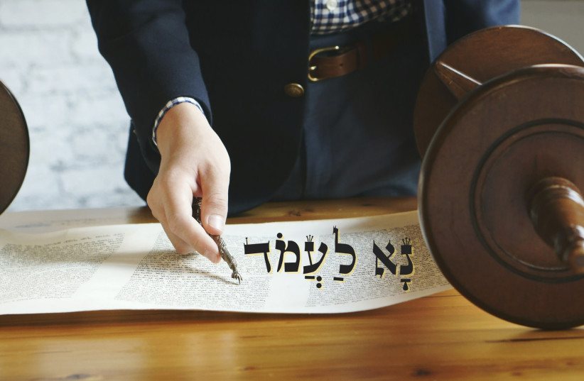 Conservative movement approves non-gendered language in Torah service - Vimarsana News
