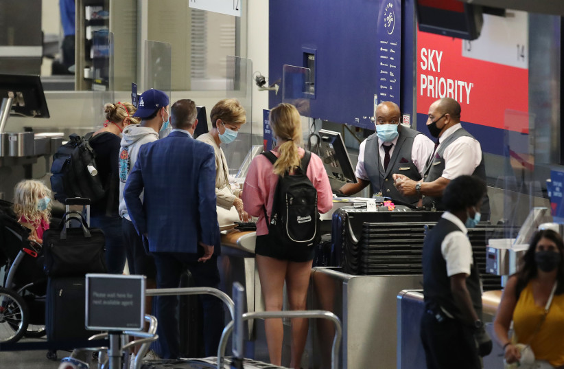 Travelers at the Delta Air Lines ticketing counter in August 2020 at Minneapolis-St. Paul International Airport in Bloomington, Minnesota.  (photo credit: DAVID JOLES/MINNEAPOLIS STAR TRIBUNE/TNS)