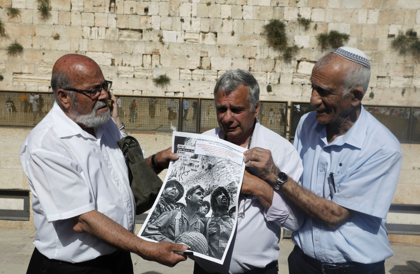 IN 2017, the three men in the iconic 1967 photo of three paratroopers that came to symbolize the reunification of Jerusalem, reprise their original positions at the Western Wall. (From left) Haim Oshri, Yitzhak Yifat and Zion Karasent. (photo credit: Menahem Kahana/AFP via Getty Images)