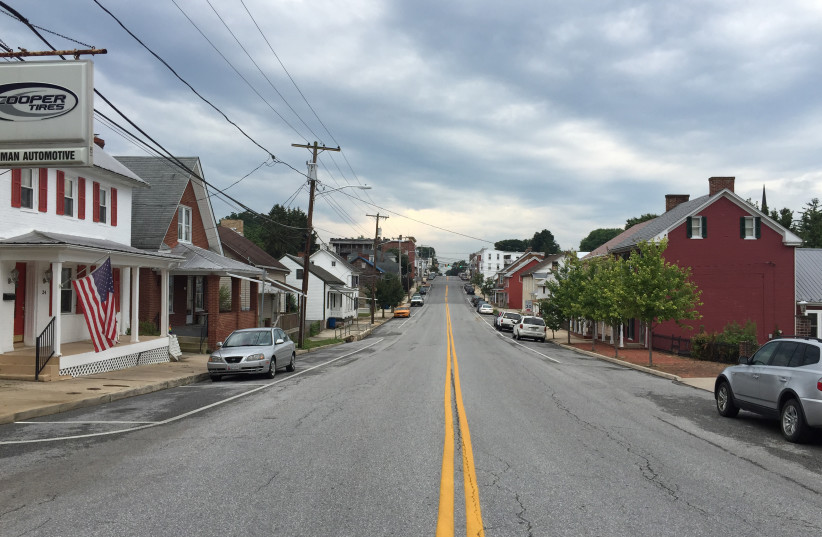  View south along Maryland State Route 66 (Water Street) at Pennsylvania Avenue in Smithsburg, Washington County, Maryland. (photo credit: FAMARTIN/WIKIMEDIA COMMONS)